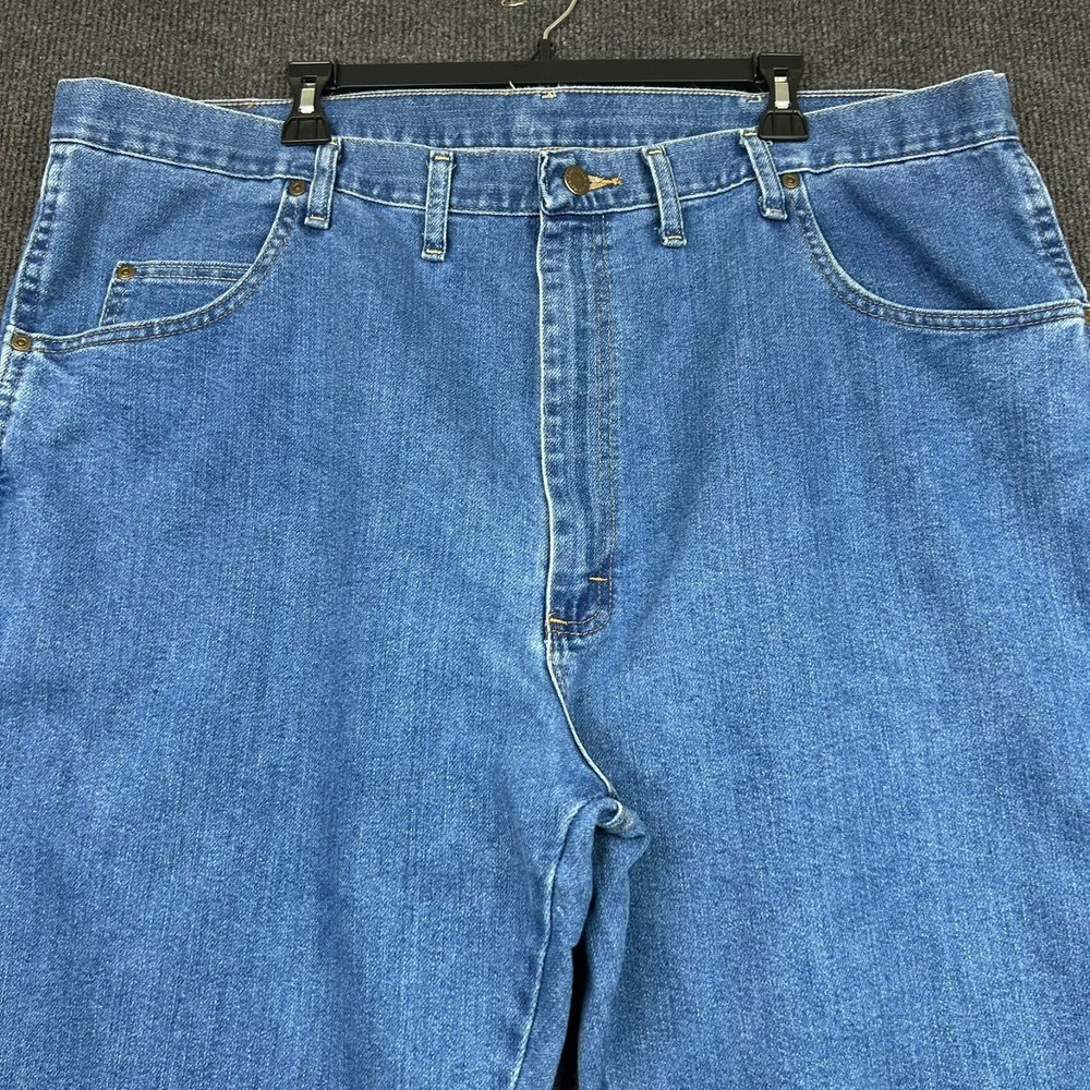 Wrangler Rugged Wear Jeans Mens 44x32 Blue Medium Wash Straight Denim Cowboy - Picture 2 of 12